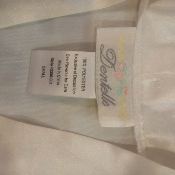 Robe - Picture 6 of 6